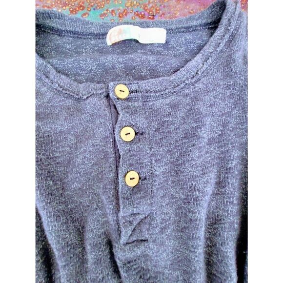FREE PEOPLE BEACH THREE BUTTON BLUE SWEATER PRE-LOVED SIZE XS - Picture 6 of 11